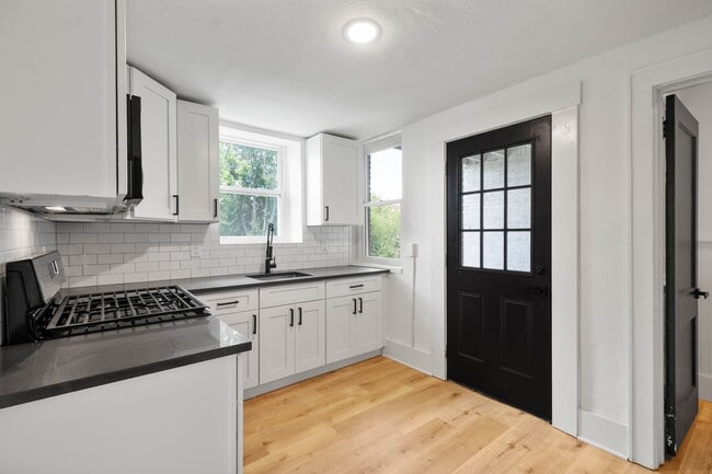 Photo - AVAILABLE NOV 1ST! FULLY RENOVATED 1-bedro...