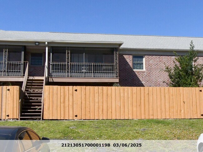 Fenced back patio ground floor unit - 119 Georgetown Dr Unit B