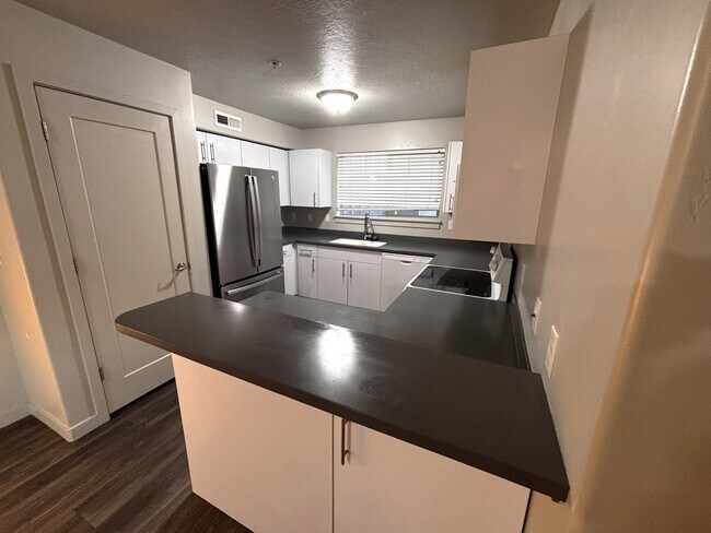 Photo - 1700 S Sandhill Rd