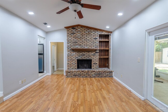 Photo - 848 Meadow Ln
