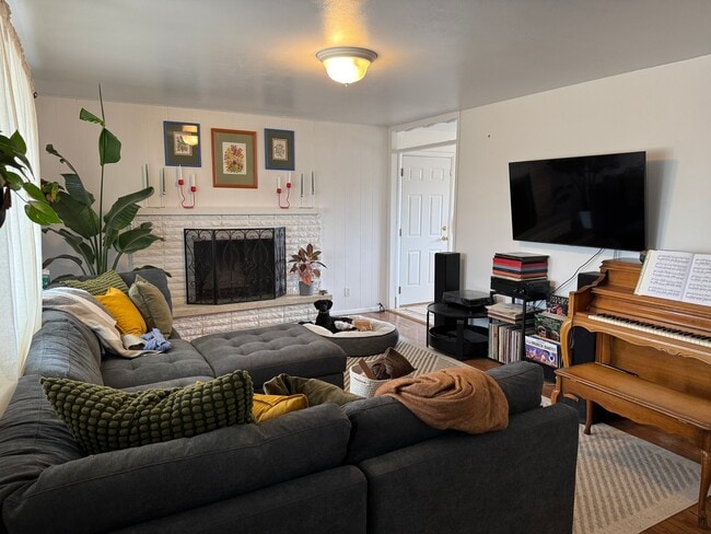 5568 W State Rd Unit 1