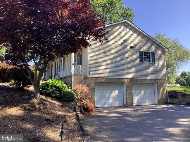 Photo - 2233 Warfield Dr House