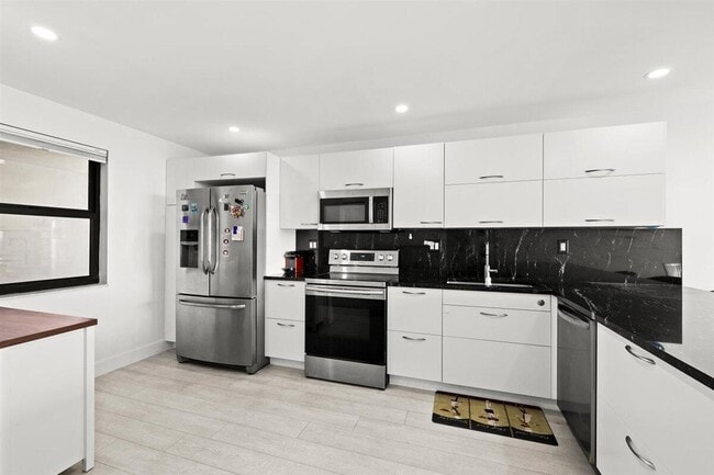 Photo - 1401 N Riverside Dr Unit 1104