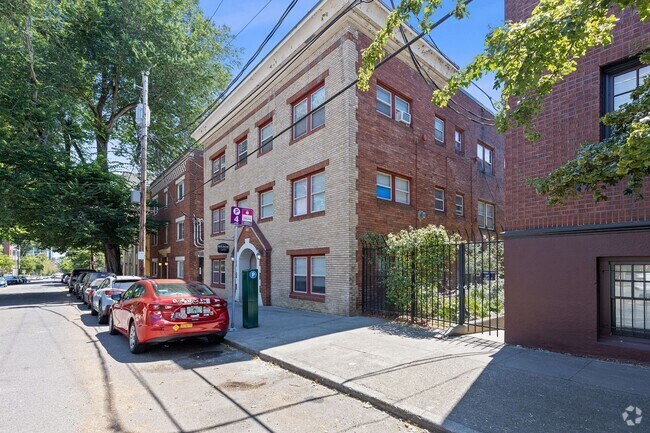 Building Photo - Vintage Studio & 1 bedrooms! Living in the... Rental