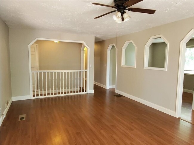 Photo - 931 Auburn Rd