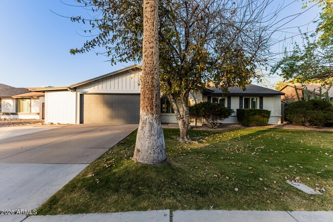 Building Photo - 3217 N Ellis St