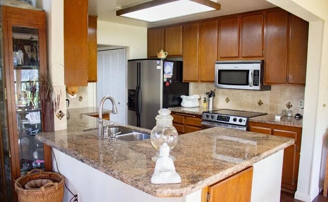 Building Photo - Bakersfield, CA