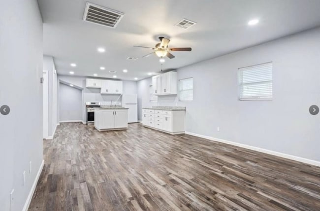 Photo - 117 Emma St Unit B