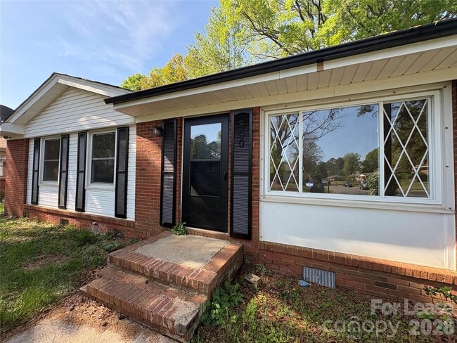 Building Photo - 800 Carrington Dr