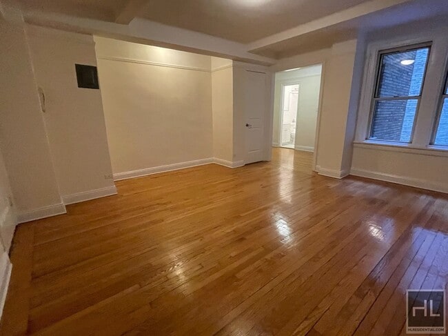 Building Photo - EAST 10 STREET Unit 9F