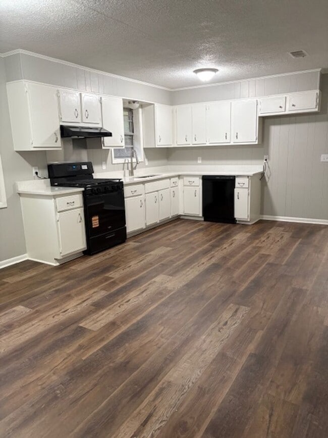 Photo - Renovated 3 Bedroom 1 Bath Home for Rent!