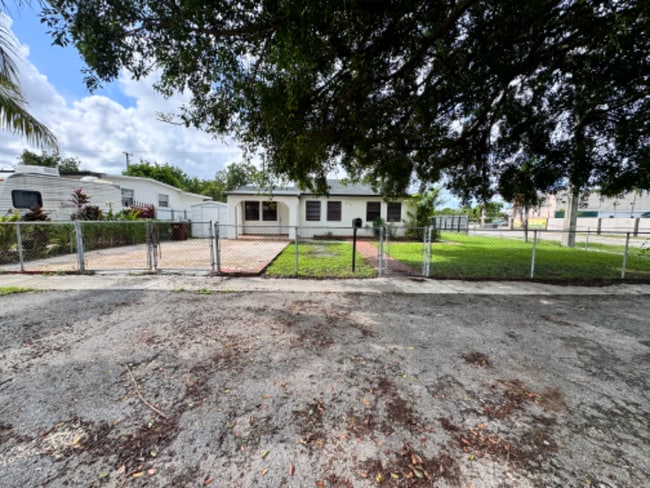 Photo - 602 E 50th St