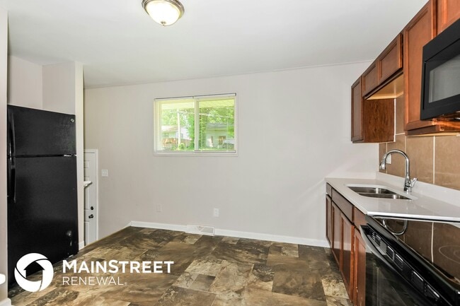 Photo - 9827 Portage Dr