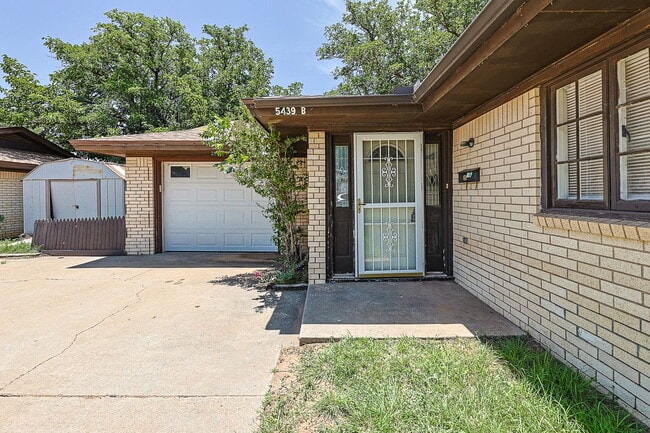 Photo - "Charming 2-Bedroom Duplex in Lubbock with 2 Full Baths and 1180 Sq Ft of Comfortable Living!" Unit B