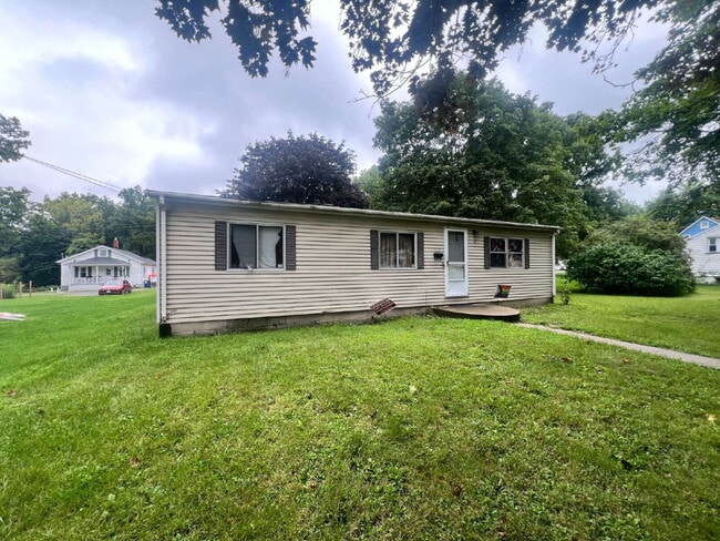 Building Photo - 3 Bedroom Apartment in Mount Morris – Available August 1st ,2026