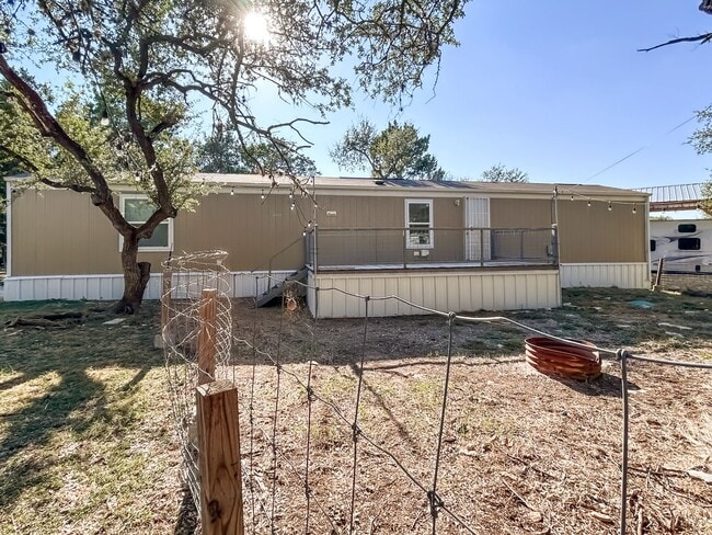 Photo - Move-In Ready Home Near Canyon Lake – Fres...