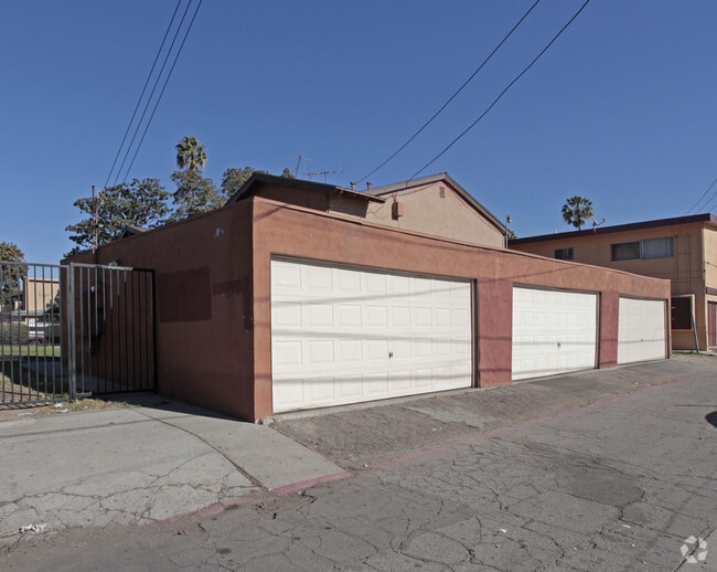 Building Photo - 1822 W Sumac Ln
