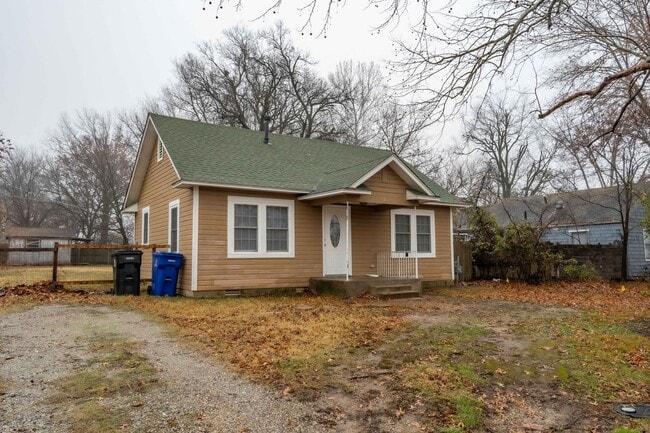 Photo - Great Location 2 Bed 1 Bath Home for Rent