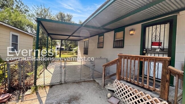 722 Hearne Ave