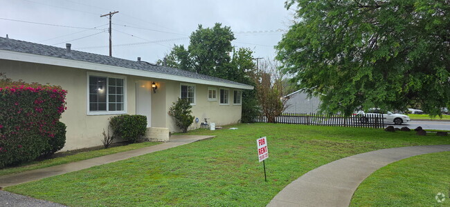 Building Photo - 20501 Mandell St Rental