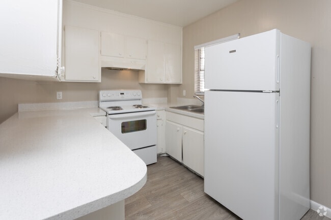 2BR,1BA-936 SF - View on the River