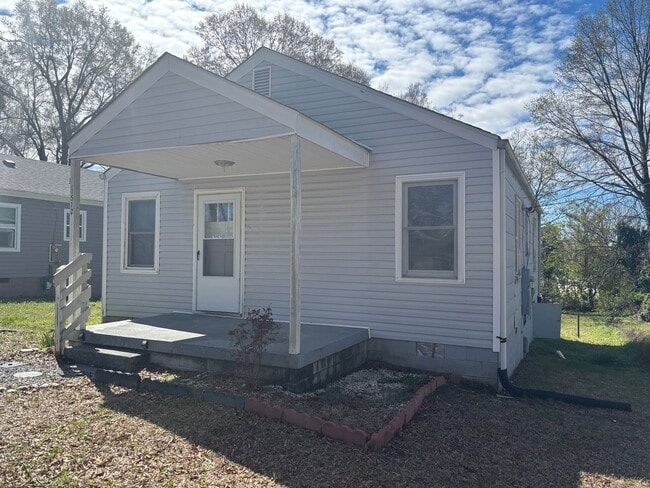 Photo - 2 Bed, 1 Bath home located in Greensboro!