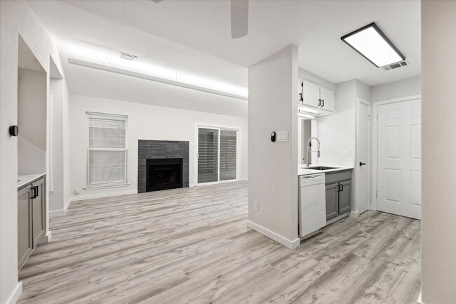 Photo - 3609 Leafield Dr Unidad A