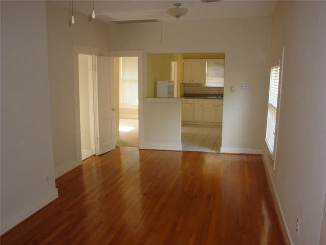 Photo - 401 Shelley St