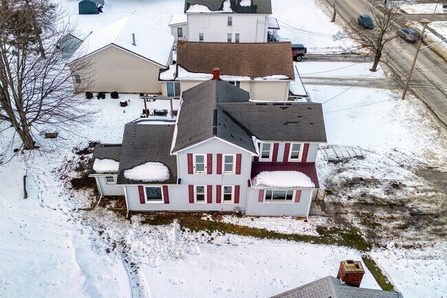 Photo - 1702 Lake St