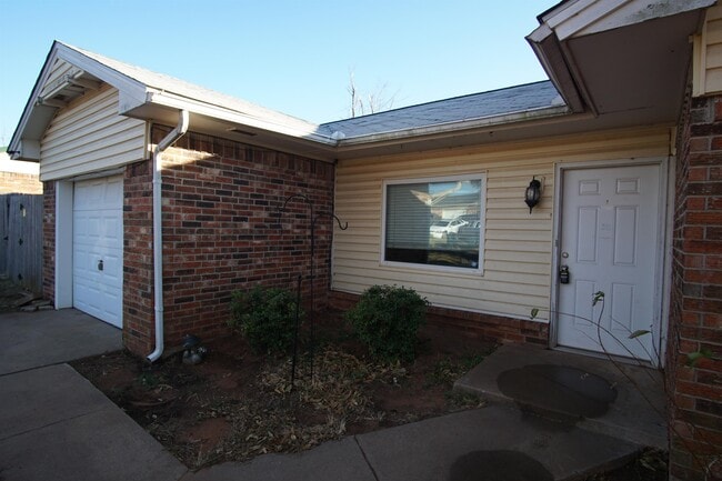Photo - 3108 Gwendolyn Ln
