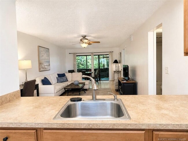 Photo - 615 NW Oleander St Unit 103