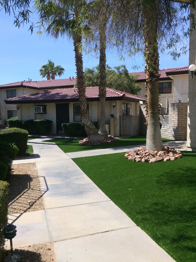 Building Photo - Newly Remodeled, Gated Community Condo Unit 11