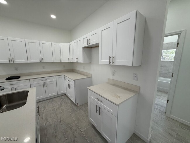 Photo - 1047 Hobart St