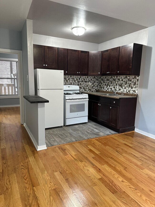 Photo - 5668 N Ridge Ave Unit ONE BED