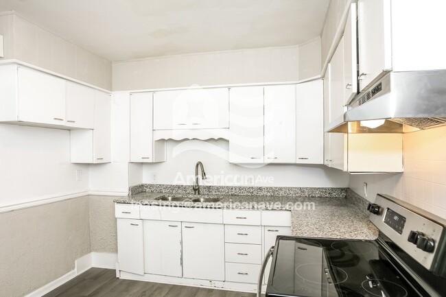 Photo - 202 E Ewing Ave