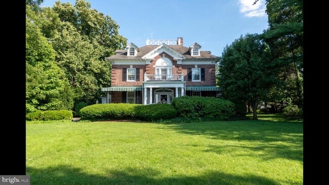 Building Photo - 605 Bank Ave