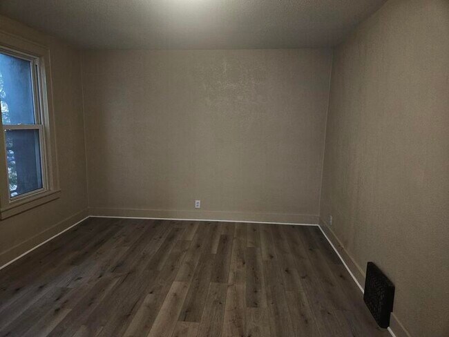 Photo - 802 W Franklin St