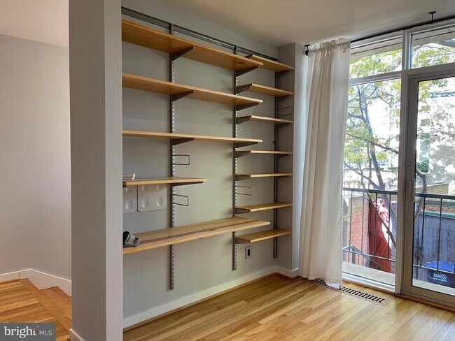 Photo - 457 N St SW