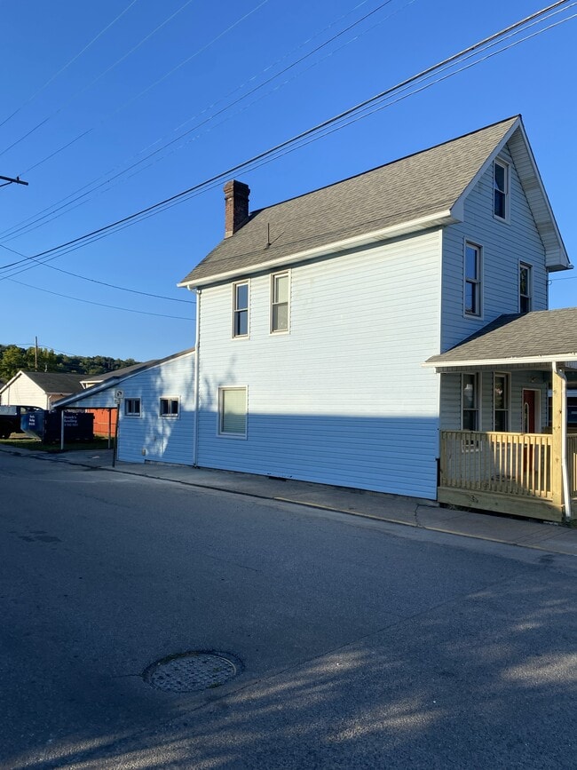 Photo - 1040 3rd Ave