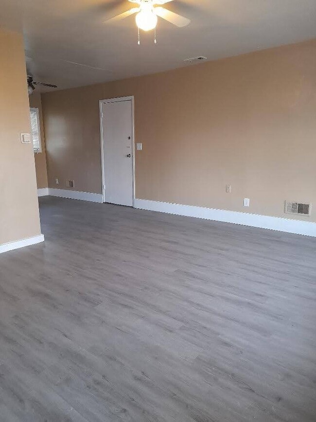 Photo - 7009 E 111th St