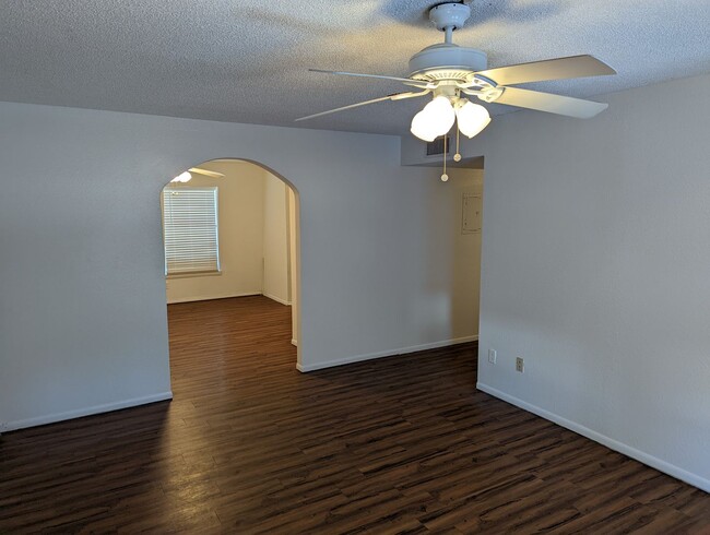 Spacious Three Bedroom Condo Conveniently ... - Spacious Three Bedroom Condo Conveniently ...