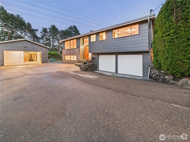 Building Photo - 11242B Fremont Ave N Rental