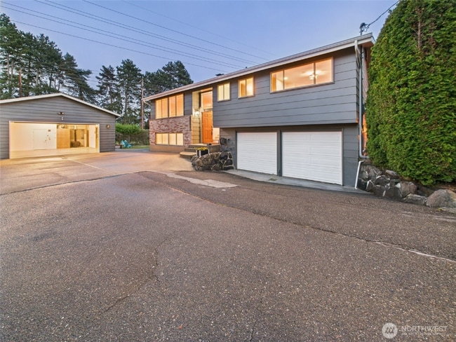 Building Photo - 11242B Fremont Ave N Rental