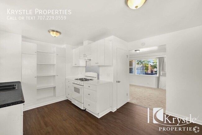 Building Photo - Nicely updated upper level unit Rental