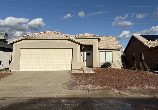Building Photo - Convenient location-Close to Luke AFB, the 303, the 101 and Sun City!