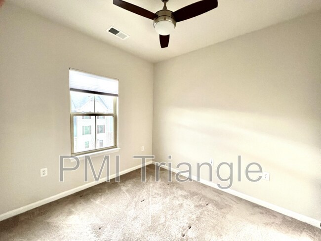 Photo - 321 Poplar Leaf Way