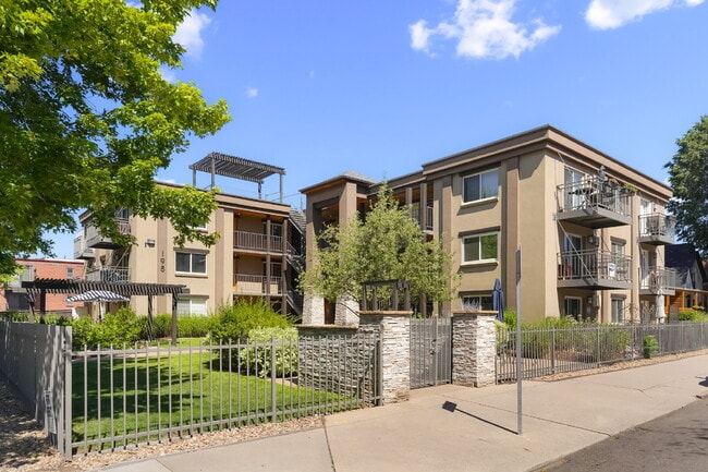 Building Photo - Affordable Lux One Bedroom in West Wash Park Unit #304
