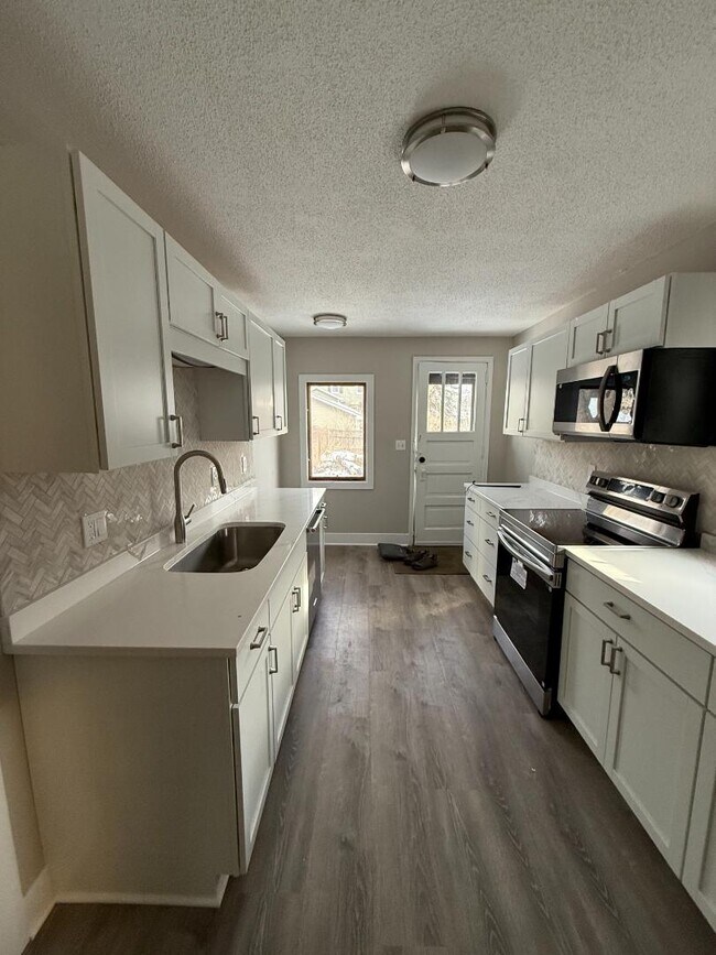 Photo - 3553 Dupont Ave S