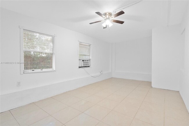 Photo - 1050 SW 28th St Unidad 4