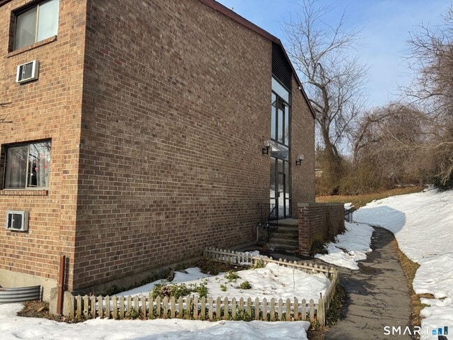 Building Photo - 235 Henry Ave Unit 11J